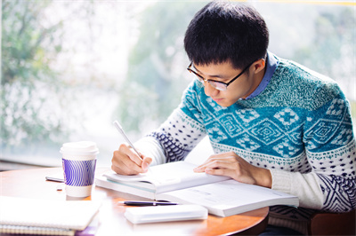 上海成人高考学历提升如何平衡工作与学习？